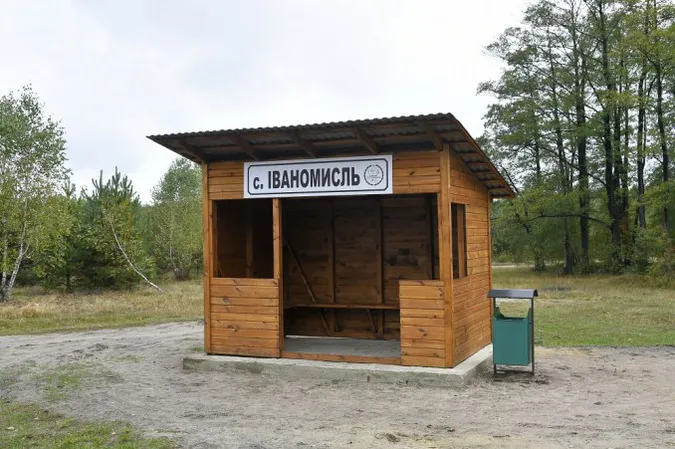 На Волині лісівники облаштували 9 дерев'яних зупинок (фото)