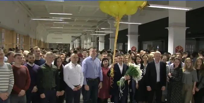 Працівники Modern-Expo Group креативно привітали гендиректора з днем народження (відео)