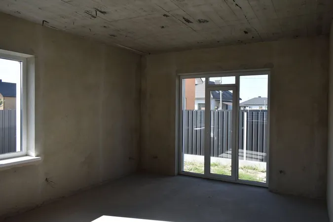Багатодітній сім’ї, яка просила в Зеленського житло, подарували будинок у Боратині (фото)