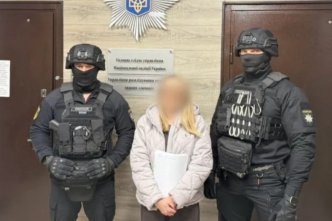 На Житомирщині жінка роздягала на камеру свою 6-річну доньку