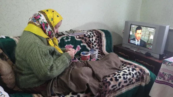 Пенсіонерка з Волині передала військовим на передову 120 пар в'язаних шкарпеток (фото, відео)