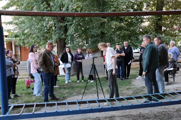 Зони паркінгу та відпочинку: на вулиці В’ячеслава Хурсенка в Луцьку ремонтуватимуть двір (фото)