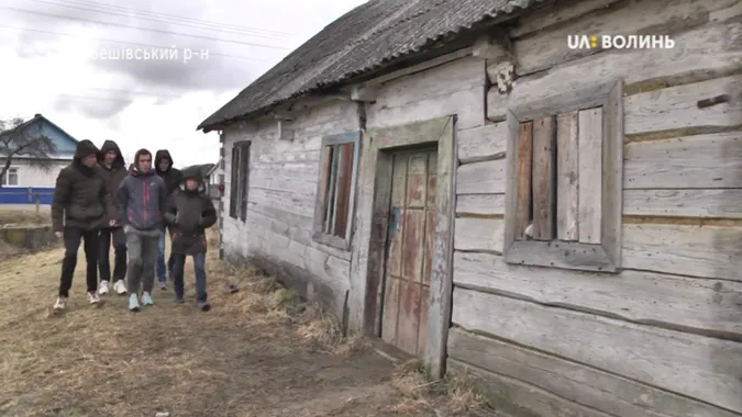 «Качалка» в хаті: як волиняни самотужки облаштували в селі спортзал