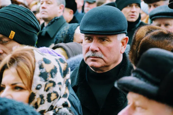 та міський голова Нововолинська Віктор Сапожніков прийшли попрощатися з колегою