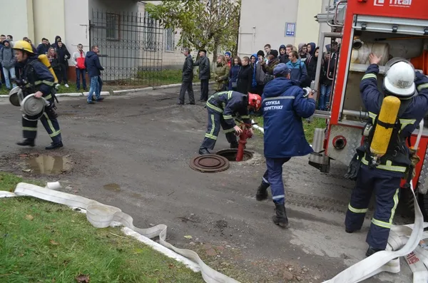 Пожежники евакуювали студентів луцького «політеху» (фото)