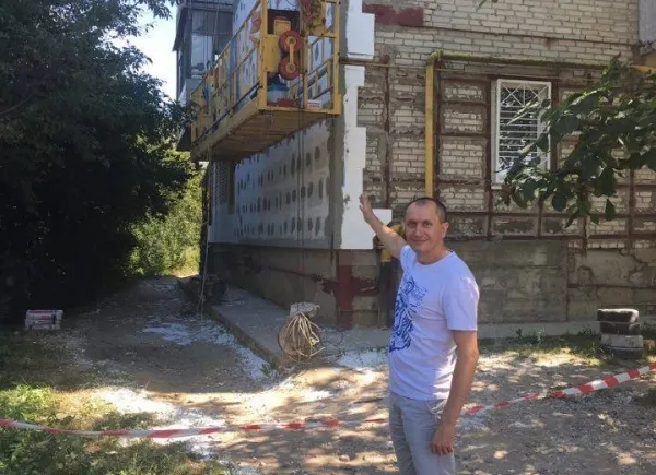 На ДПЗ у Луцьку ремонтують аварійну багатоповерхівку (фото)