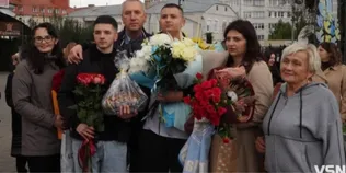 «Для мене це вже моя реальність»: у Луцьку зустріли Павла Літвіна після 50 місяців російського полону (фото)
