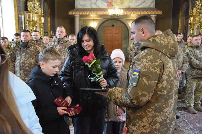 У Луцьку родинам загиблих прикордонників вручили їхні посмертні нагороди (фото)