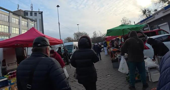 На ринку біля «Торби» у Луцьку – шалені ціни на продукти (відео)