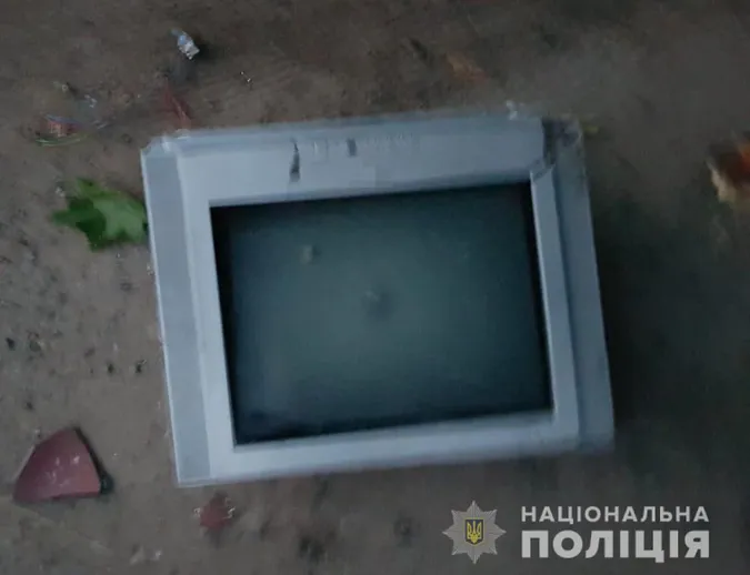 Виніс телевізор: у Луцьку на гарячому зловили крадія (фото)