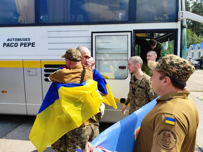Обмін розпочався: в Україну повернули полонених віком до 25 років (фото)