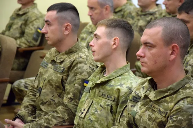 Волинські прикордонники, які брали участь в активних бойових діях на Донеччині, отримали нагороди (фото)