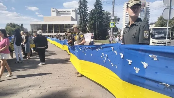У Луцьку 250 волинян пройшли пам’ятною ходою на честь загиблих захисників (фото, відео)