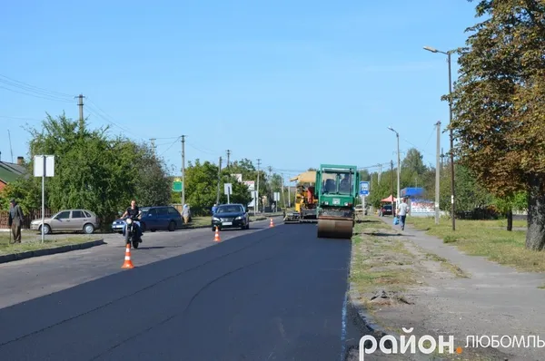 Дружина депутата облради ремонтує на Волині частину дороги державного значення