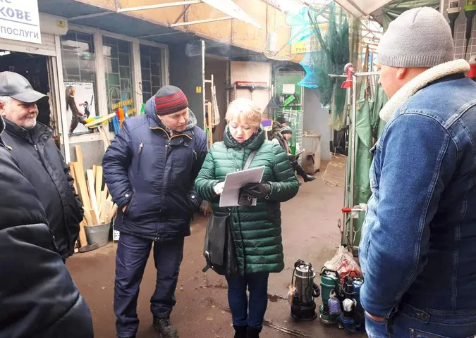Волинські податківці на ринках пропагують РРО