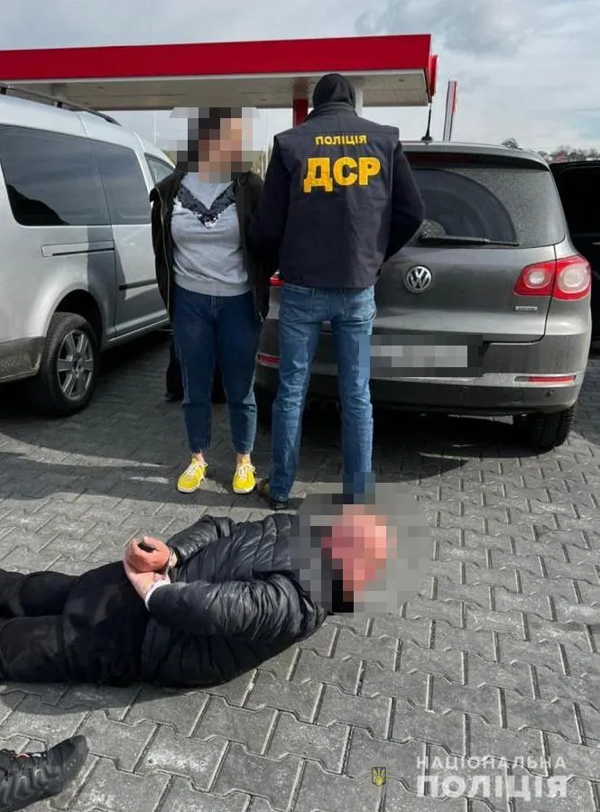 Затримали парочку, яка незаконно перевозила військовозобов'язаних за кордон (фото)