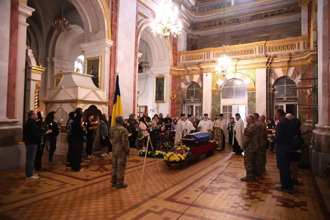 У Луцьку в один день попрощалися з двома полеглими Героями – Іваном Остапчуком та Максимом Мачулою (фото)