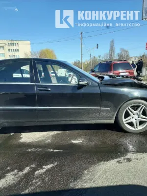 У Луцьку на Дубнівській «мерс» врізався у «фольксваген» (фото)
