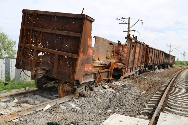 Російський поїзд пішов услід за кораблем: всі залізничні вузли з РФ знищені