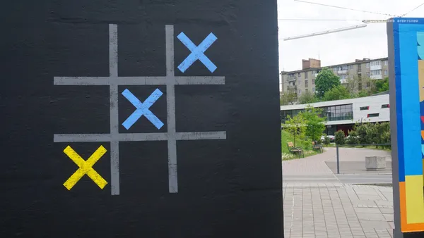 Протест звірствам війни: про що кричать мурали на «Сіті парку» у Луцьку (фото, відео)