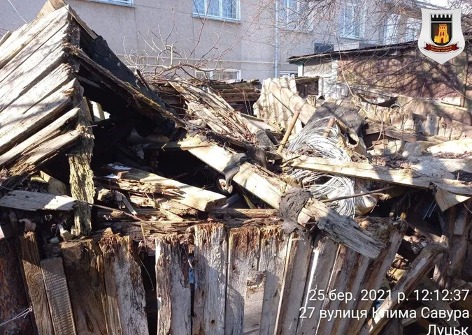 Гаражі, кіоски, поштові скриньки: у Луцьку демонтують незаконні споруди (Фото)