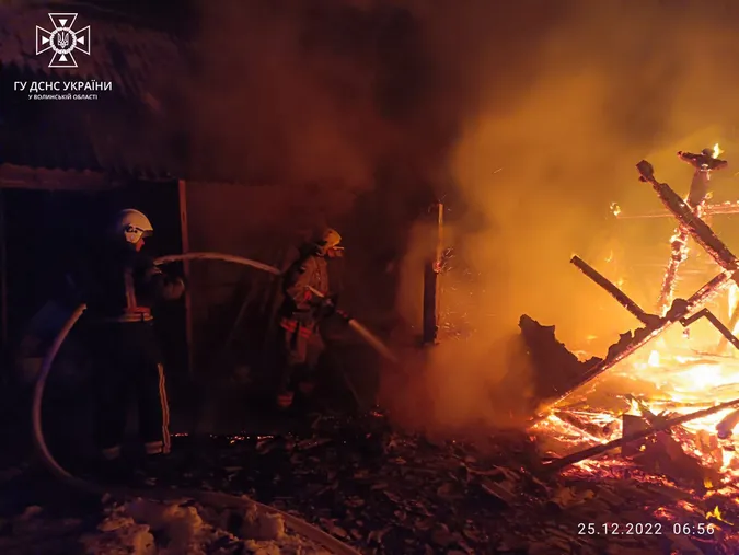 Через несправну пічку у пожежі загинув 58-річний волинянин (фото, відео)