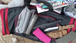 На «Устилузі» у поляка знайшли ножі, глушники та рожевий магазин для набоїв