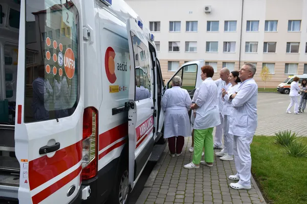 Волинському центру материнства і дитинства передали спецавтомобіль (фото)