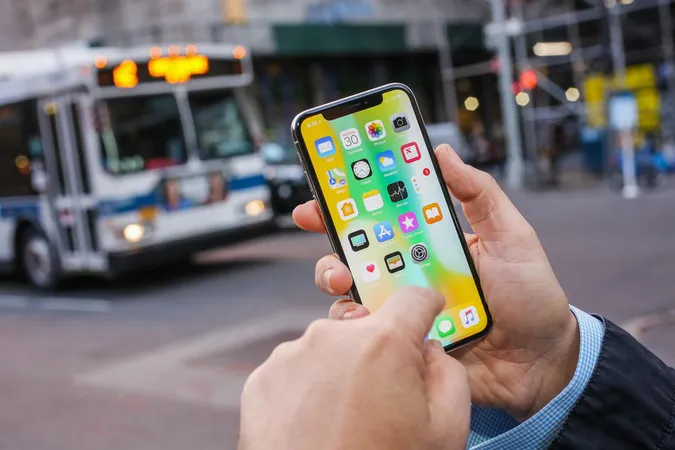 Apple відновить продаж старішої моделі iPhone