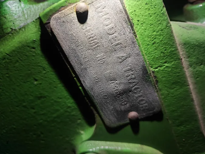 Через «Ягодин» хотіли провезти раритетний трактор John Deere 1938 року (фото)
