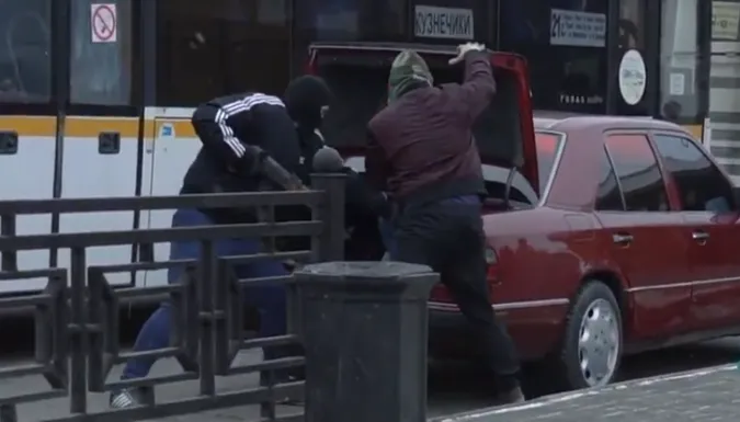 Зловмисники намагалися викрасти помічницю нардепа (відео)