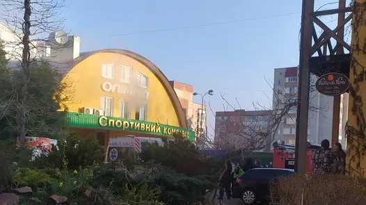 У Луцьку горить спорткомплекс «Олімпія» (фото, відео)