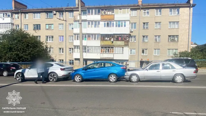 У Луцьку на мості біля «Там-Таму» – потрійна аварія (фото)