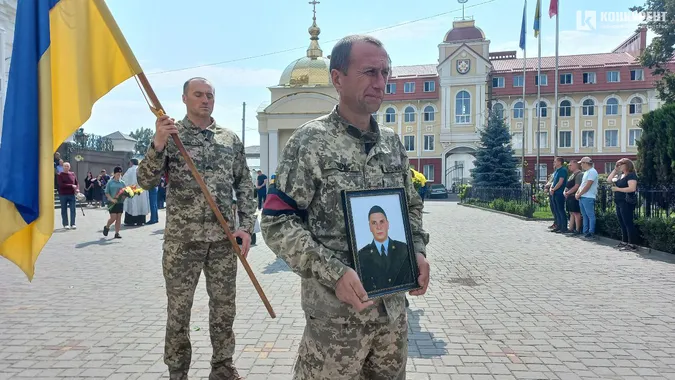 Йому було 25: у Луцьку попрощалися із загиблим воїном Максимом Мартиновим (фото, відео)