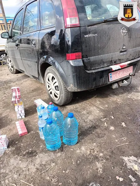 У Луцьку муніципали вилучили майже сто літрів сурогатного алкоголю (фото)