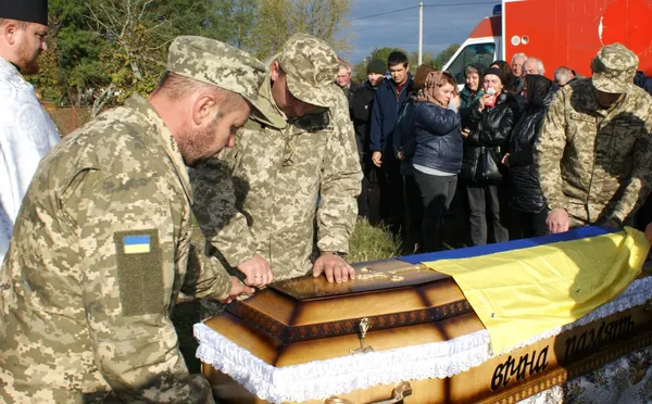 На Волині попрощалися з Героєм Русланом Романюком (фото)