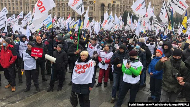 У Києві підприємці хочуть встановити намети, почалися сутички з поліцією (фото)