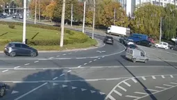У Луцьку біля ТЦ «Глобус» стукнулись Tesla та Volkswagen (відео)
