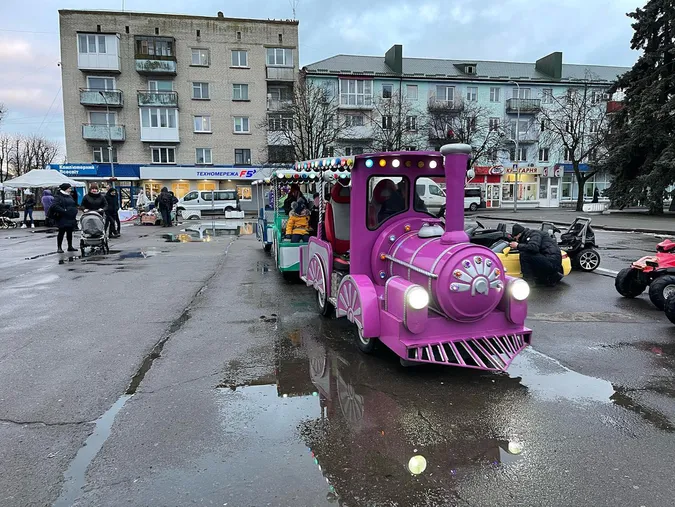 У Володимирі святкову ялинку відкрили з військовим оркестром (фото)