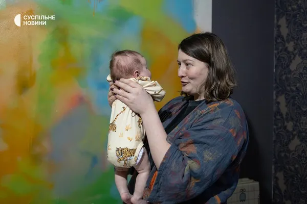 Народжувати в Україні: яке воно – материнство без світла та тепла під час війни (фото)