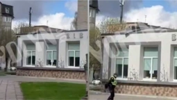 У центрі Луцька з бібліотеки вітер зірвав покрівлю (відео)