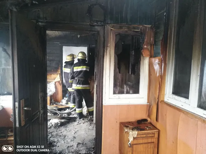 В Іваничівському районі горів будинок: у власника – опік обличчя