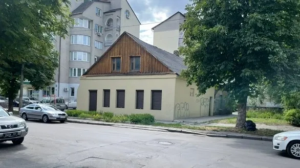 Ціна зросла втричі: у Луцьку за 8,5 млн грн продали стару будівлю на Стрілецькій (фото)