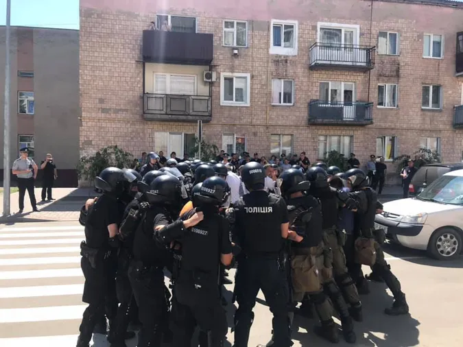 Пожежа, перекриття дороги і заручники: на Волині усі служби підготувалися до виборів (фото)