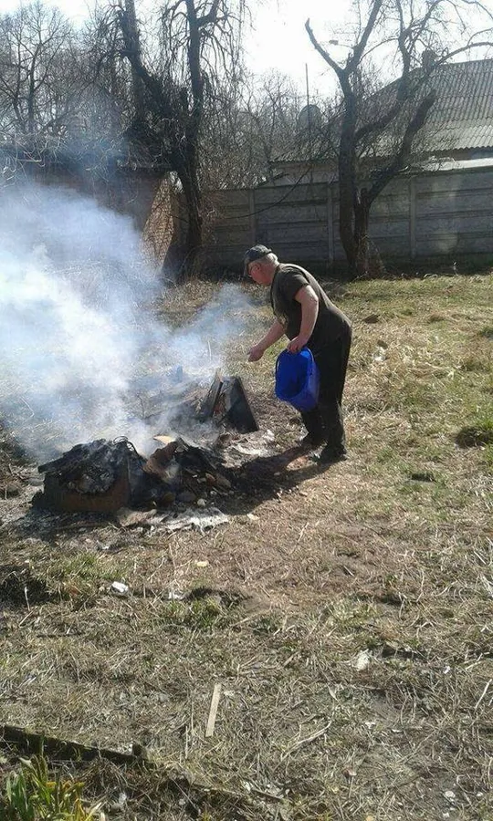 Муніципали карають лучан, які палять гілля і сміття (фото)