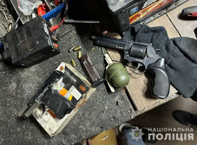 Волинянин тримав удома нелегальний арсенал (фото)