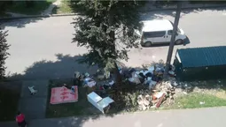"Весь район тошнить від цієї бомжарні": лучани з Даньшина-Львівської бідкаються (ФОТО)