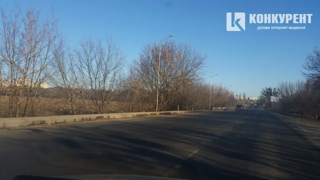 На об’їзній через Рованці проклали тротуар та облаштували зупинку
