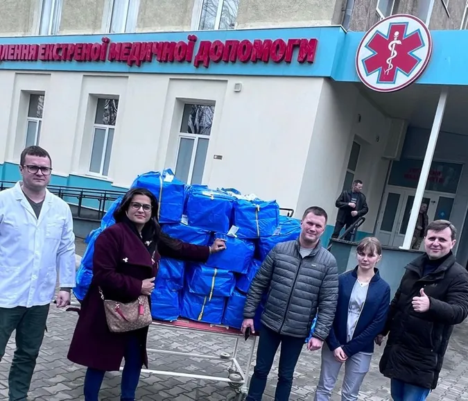 Американська благодійниця привезла гору антибіотиків для пацієнтів волинської лікарні (фото)