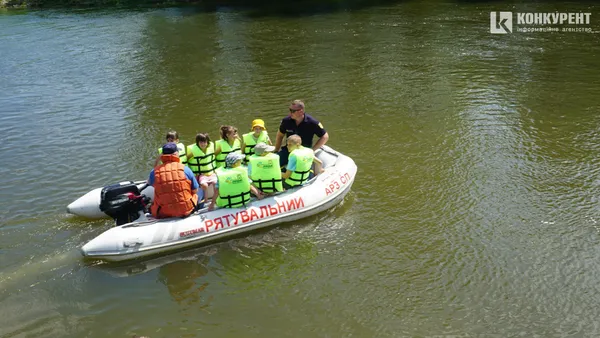 Рятувальники у Луцьку нагадали, як вижити у воді (фото)